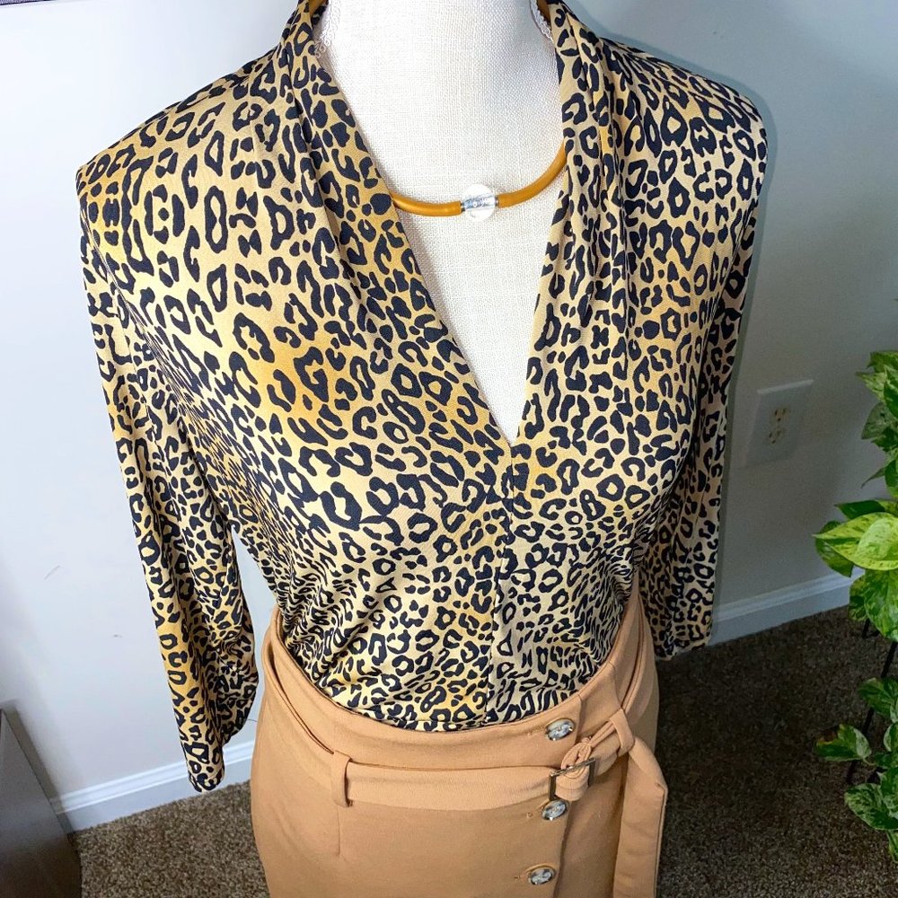 Vince Camuto Retro Animal Print Long Sleeve V-Neck Elegant Leopard Blouse Shirt